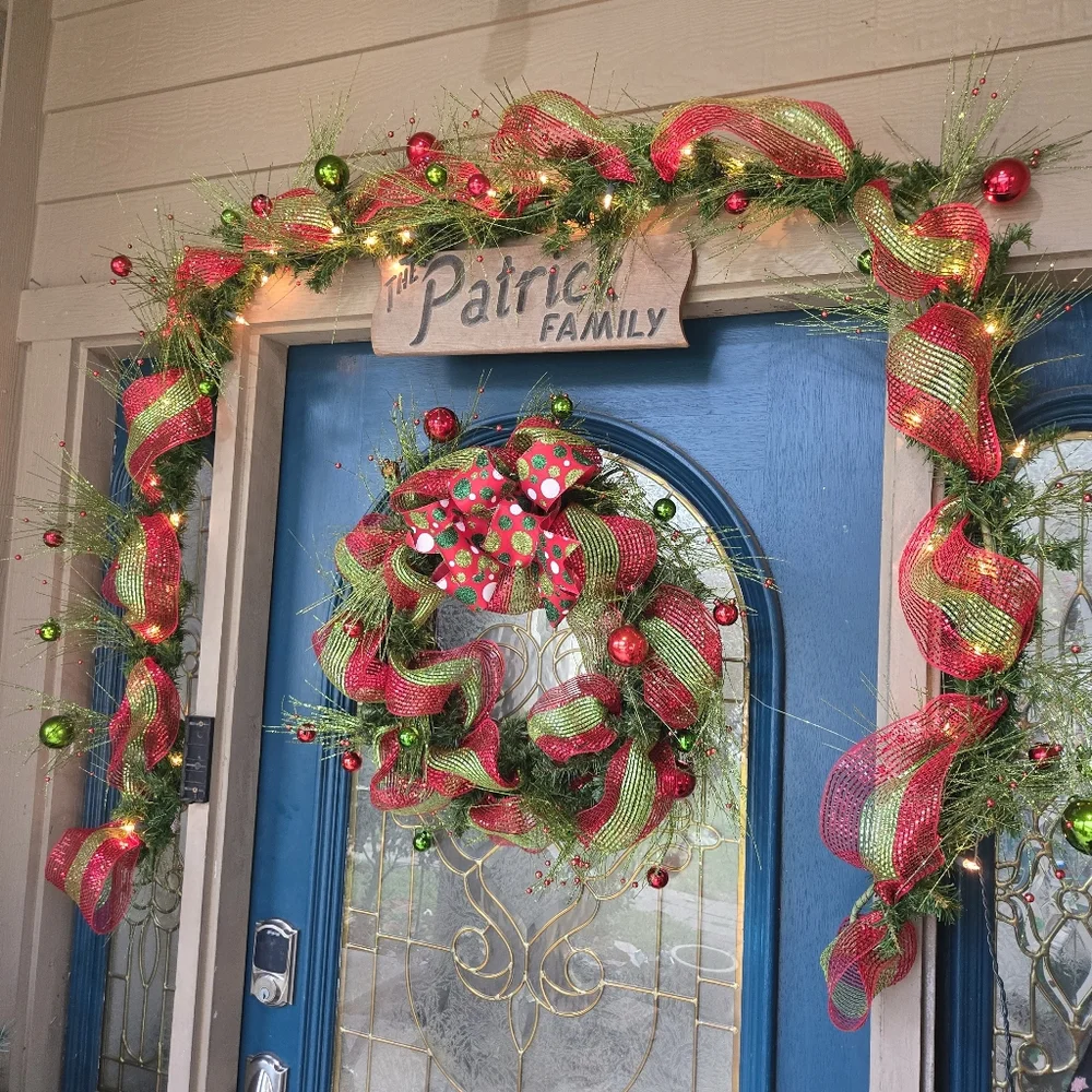 Lit Christmas Wreath & Garland